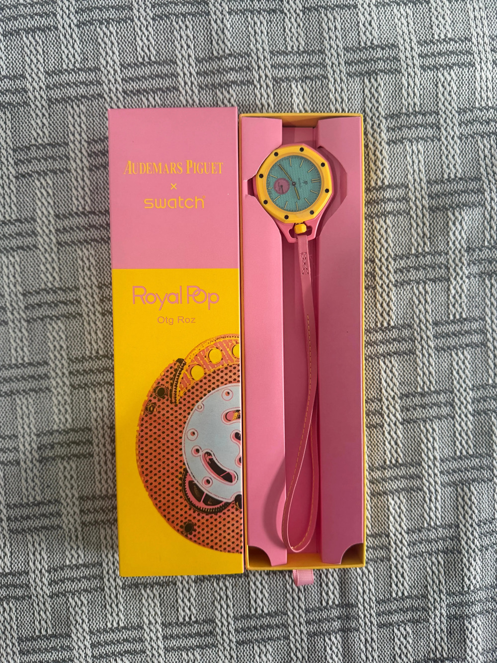 Swatch x AP Royal POP Collaboration Pocket OTG ROZ Watch